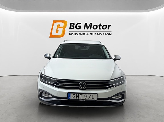 Volkswagen Passat Alltrack 2 of 20