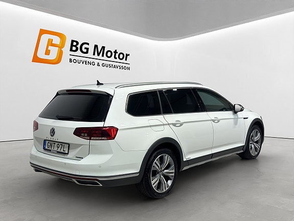 Volkswagen Passat Alltrack 4 of 20