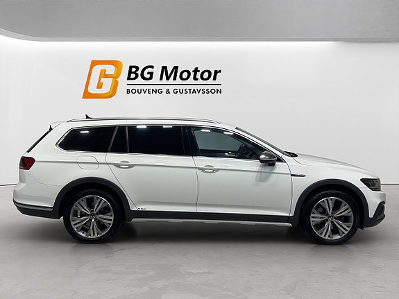 Volkswagen Passat Alltrack 3 of 20