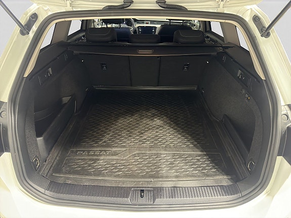 Volkswagen Passat Alltrack 10 of 20