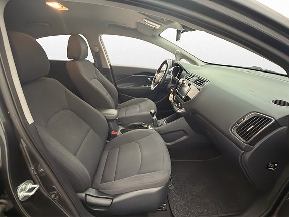 Kia Rio 21 of 30