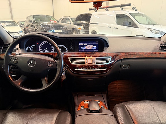 Mercedes-Benz S350 11 of 30