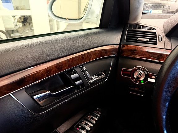 Mercedes-Benz S350 19 of 30