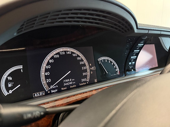 Mercedes-Benz S350 26 of 30