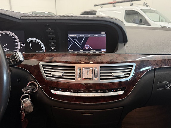 Mercedes-Benz S350 16 of 30
