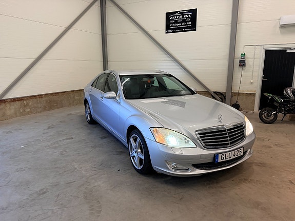 Mercedes-Benz S350 2 of 30