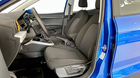Seat Arona 8 of 14