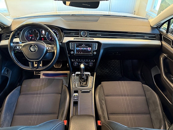 Volkswagen Passat Alltrack 16 of 30