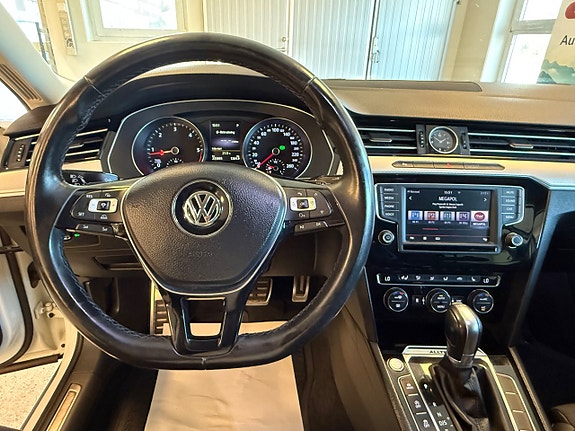 Volkswagen Passat Alltrack 24 of 30