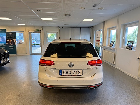 Volkswagen Passat Alltrack 9 of 30
