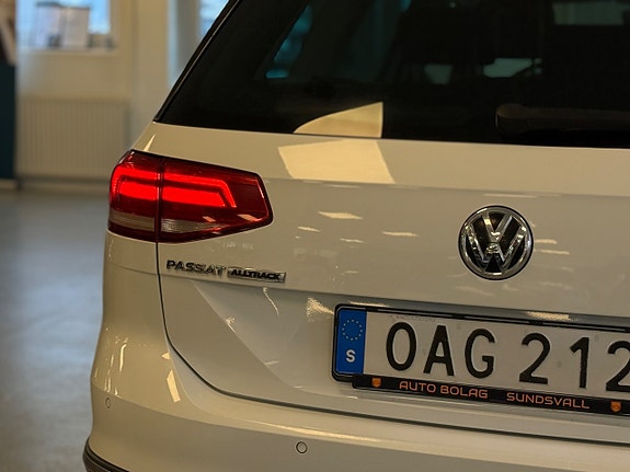 Volkswagen Passat Alltrack 13 of 30