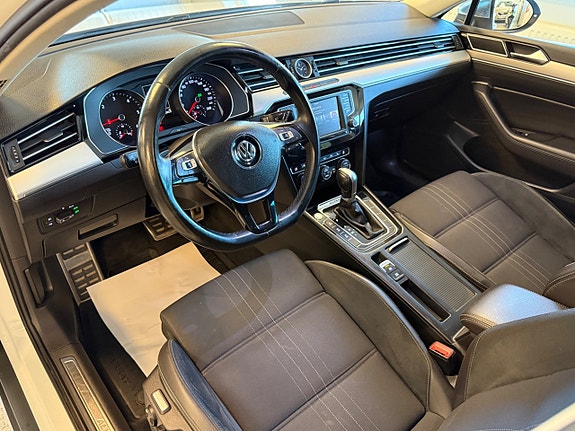 Volkswagen Passat Alltrack 17 of 30