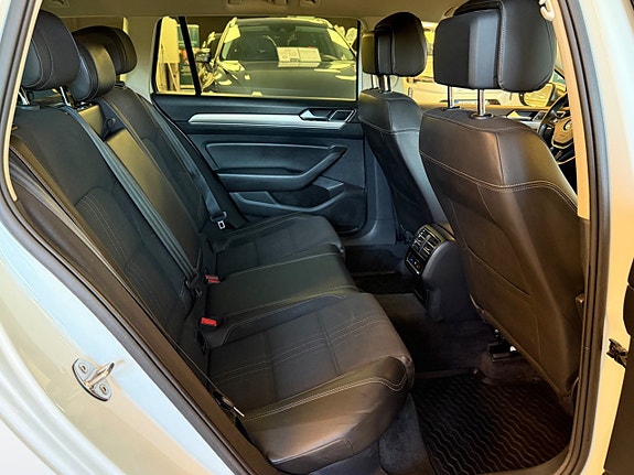 Volkswagen Passat Alltrack 21 of 30