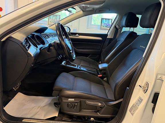 Volkswagen Passat Alltrack 18 of 30