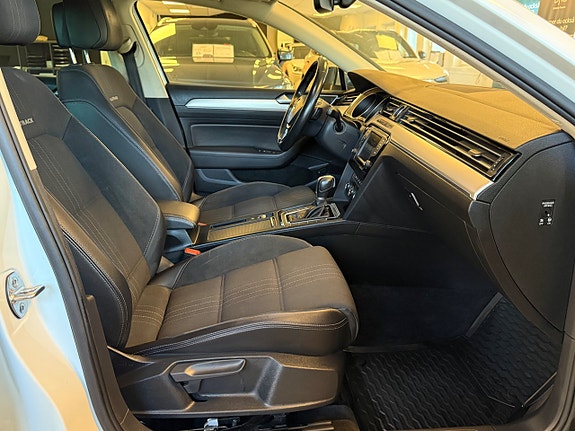 Volkswagen Passat Alltrack 23 of 30