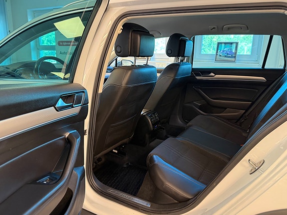 Volkswagen Passat Alltrack 19 of 30