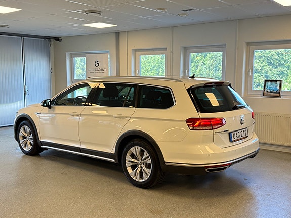 Volkswagen Passat Alltrack 8 of 30