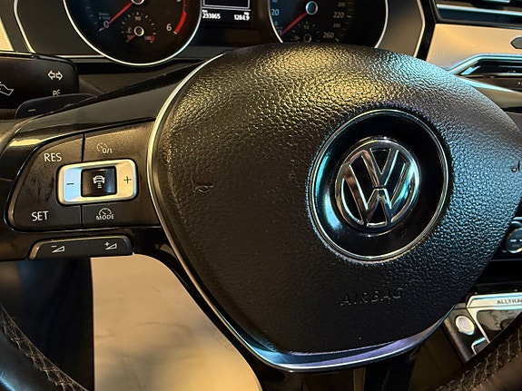 Volkswagen Passat Alltrack 29 of 30
