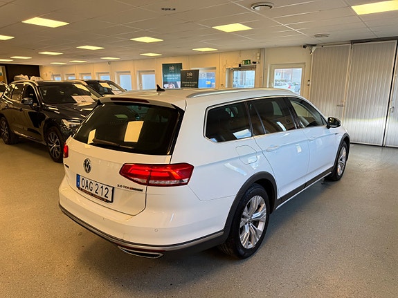Volkswagen Passat Alltrack 10 of 30