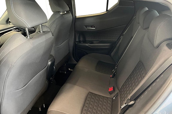 Toyota C-HR 13 of 21