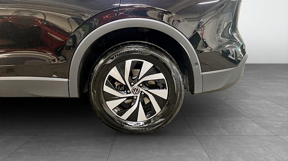 Volkswagen Tiguan 6 of 12