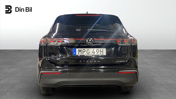 Volkswagen Tiguan 5 of 12