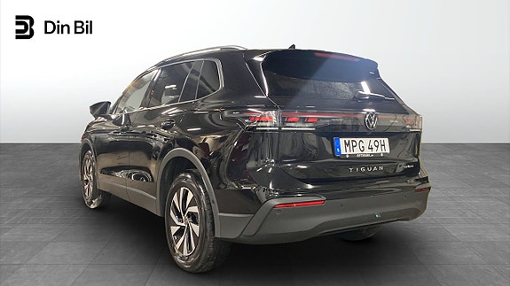 Volkswagen Tiguan 3 of 12