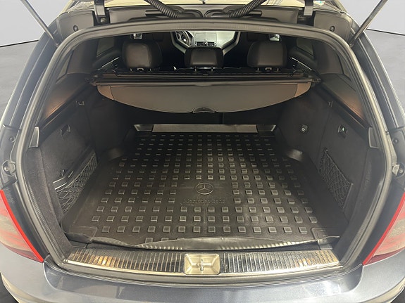Mercedes-Benz C63 12 of 19