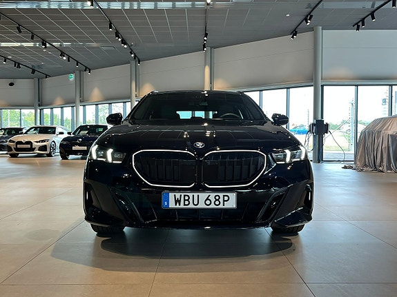 BMW 530e 2 of 21