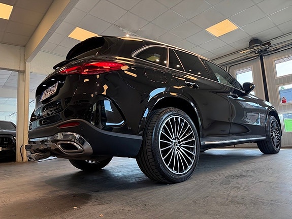 Mercedes-Benz GLC300 e 4 of 30