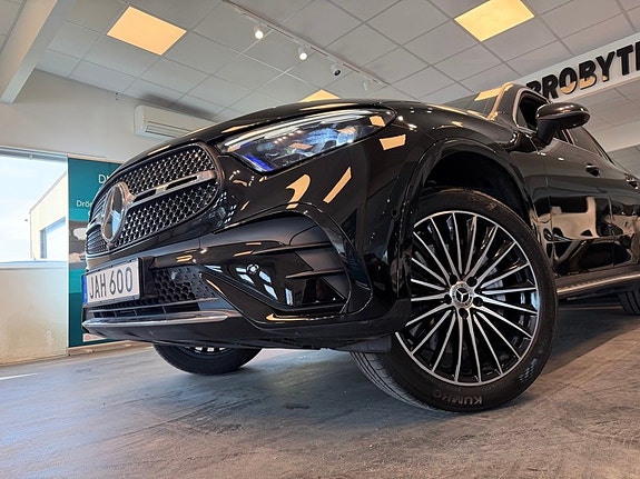 Mercedes-Benz GLC300 e 6 of 30