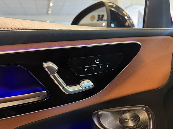 Mercedes-Benz GLC300 e 22 of 30