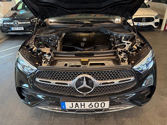 Mercedes-Benz GLC300 e 30 of 30