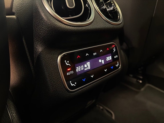 Mercedes-Benz GLC300 e 24 of 30
