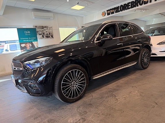 Mercedes-Benz GLC300 e 2 of 30