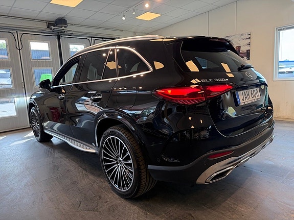 Mercedes-Benz GLC300 e 3 of 30