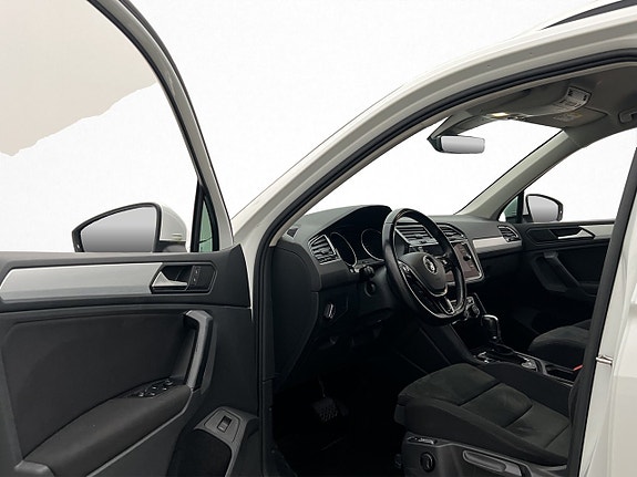 Volkswagen Tiguan 10 of 30