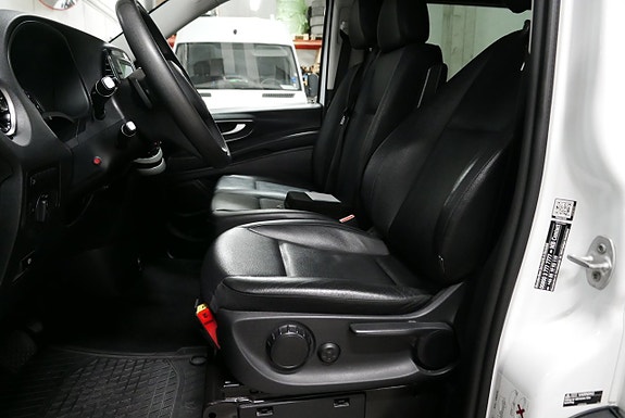 Mercedes-Benz eVito Tourer 20 of 22