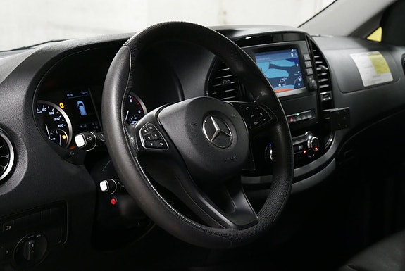 Mercedes-Benz eVito Tourer 10 of 22