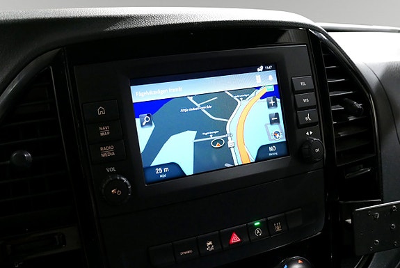 Mercedes-Benz eVito Tourer 11 of 22