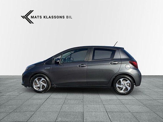 Toyota Yaris 3 of 8