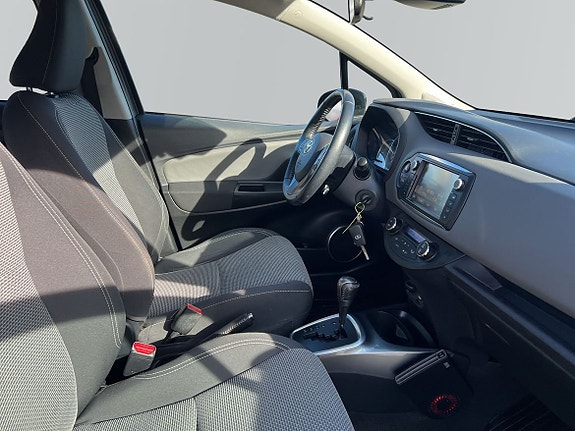 Toyota Yaris 6 of 8