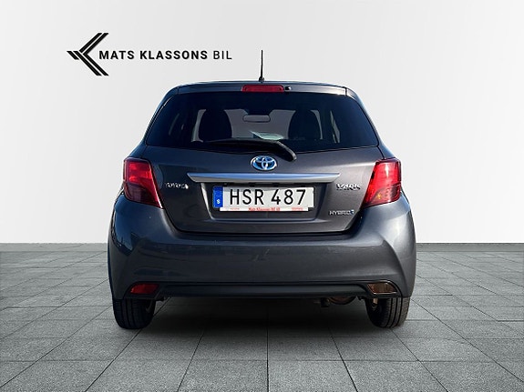 Toyota Yaris 4 of 8