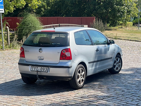 Volkswagen Polo 2 of 3