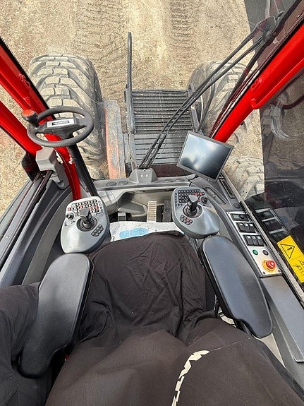 Komatsu 951 5 of 7