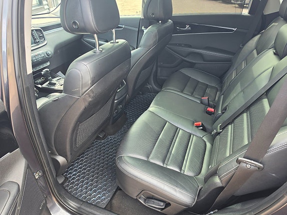 Kia Sorento 10 of 17