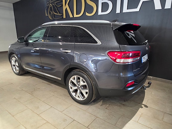 Kia Sorento 3 of 17