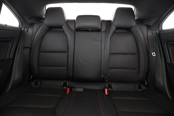 Mercedes-Benz CLA220 16 of 30