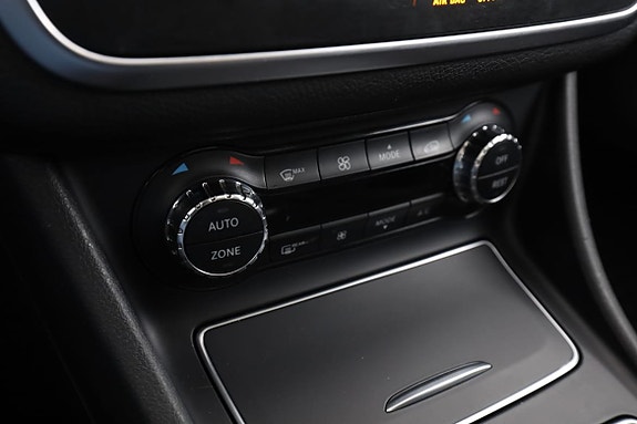 Mercedes-Benz CLA220 26 of 30