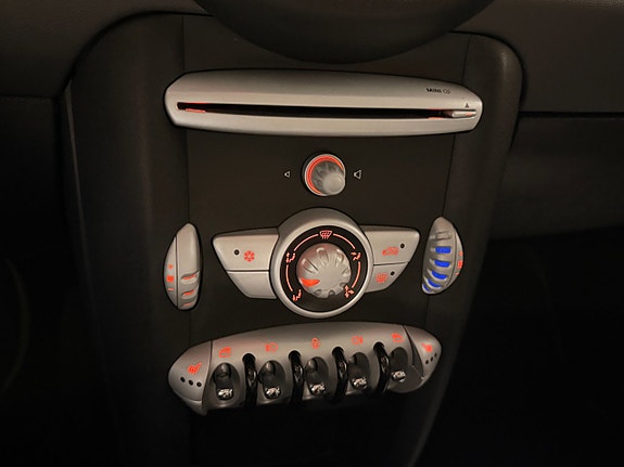 MINI Clubman Cooper D 13 of 19